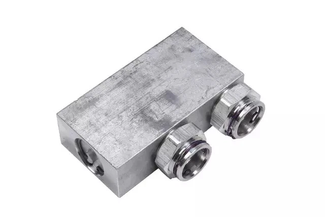 Válvula de derivación térmica refrigerador de fluido de transmisión genuina GM 17-19 Sierra 23413140 Foto 2 de 3