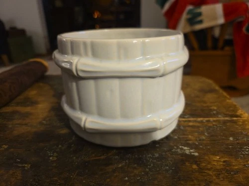 McCoy USA ceramic pottery White Planter Bamboo Pattern #3001