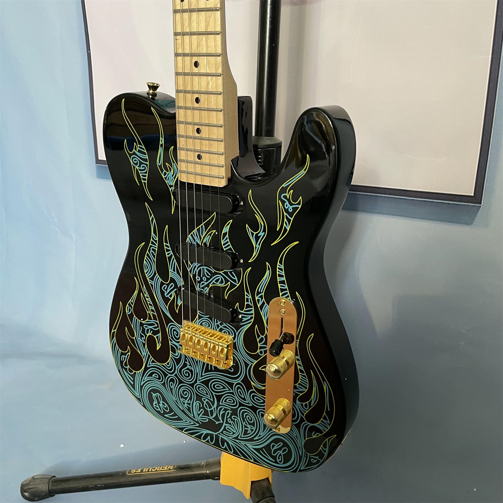 Electric Guitar Solid Body Basswood Body Maple Fretboard & Neck