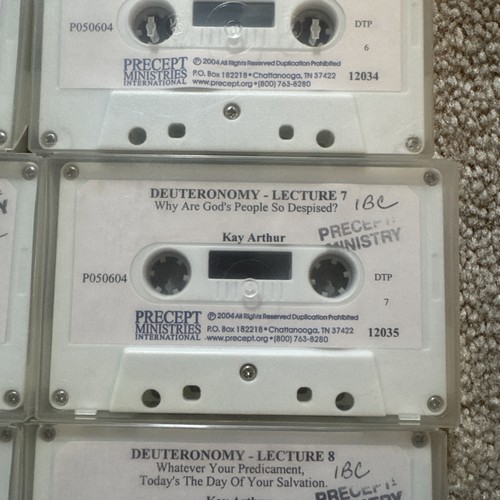 Precept Ministries - Kay Arthur - Deuteronomy Lectures 1-8 Cassette - Picture 8 of 12