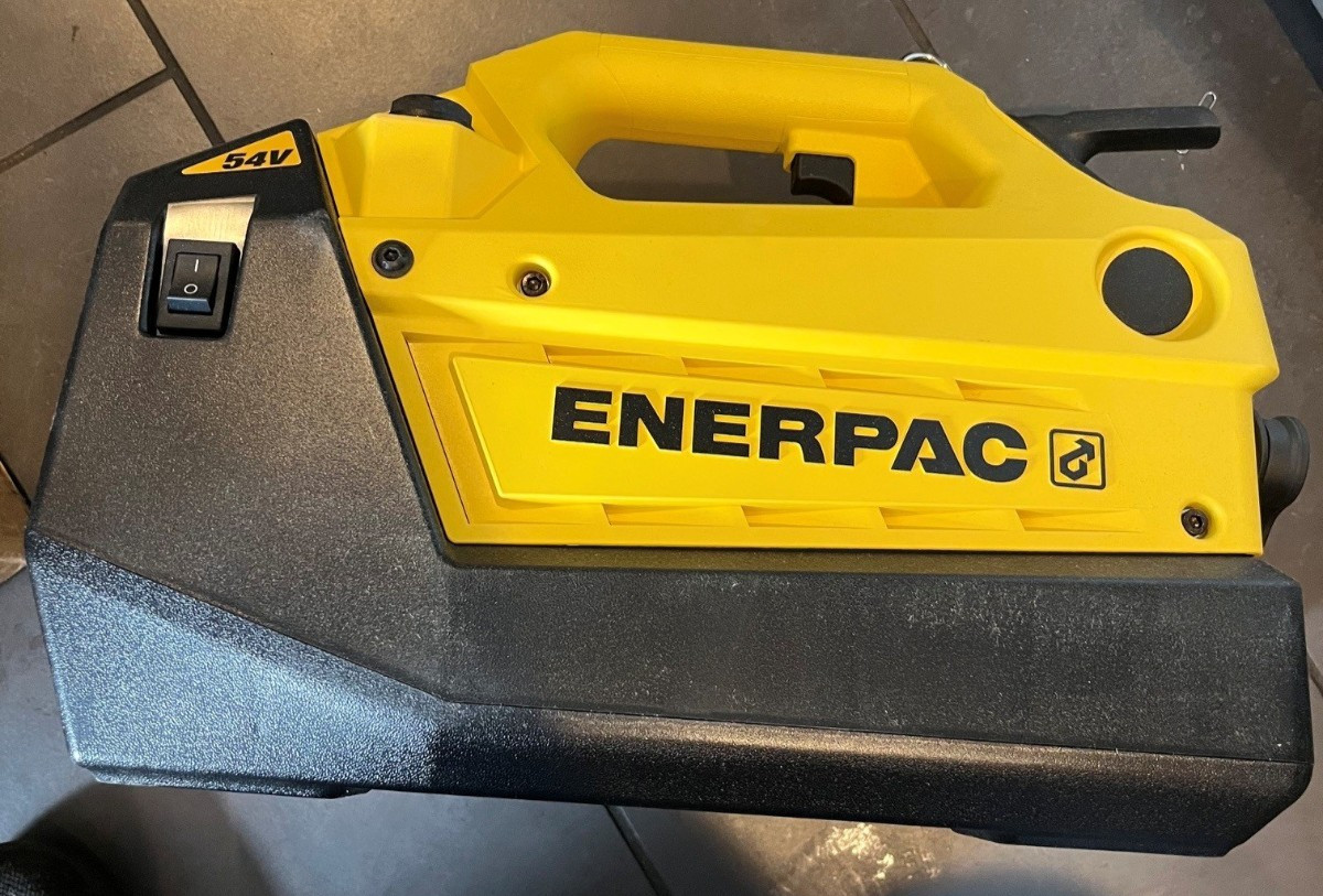Enerpac xc2 cordless hydraulic pump XC2204M BRAND NEW*