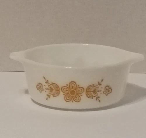 Pyrex BUTTERFLY GOLD Casserole Dish 472~ Vintage 1970's With Lid, 1.5 Pint White
