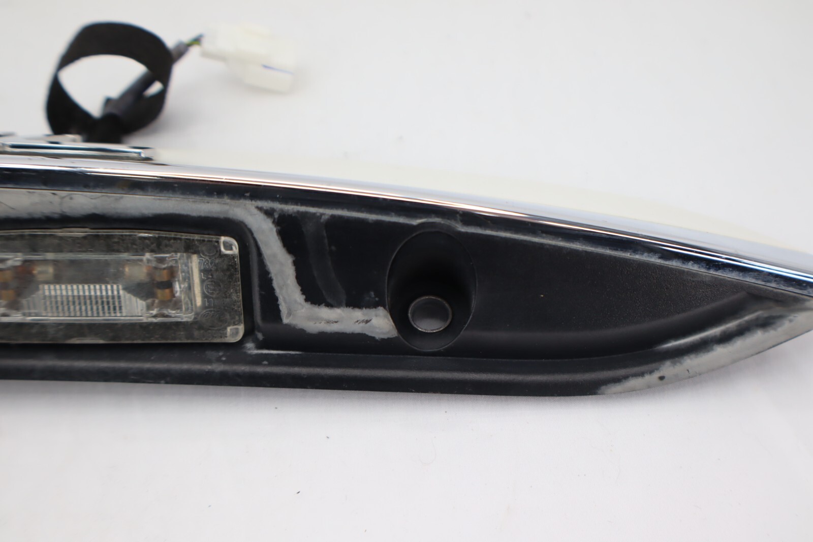 ✅ 14-17 MASERATI GHIBLI M157 TRUNK LID MOLDING LICENSE LIGHT TRIM W CAMERA OEM