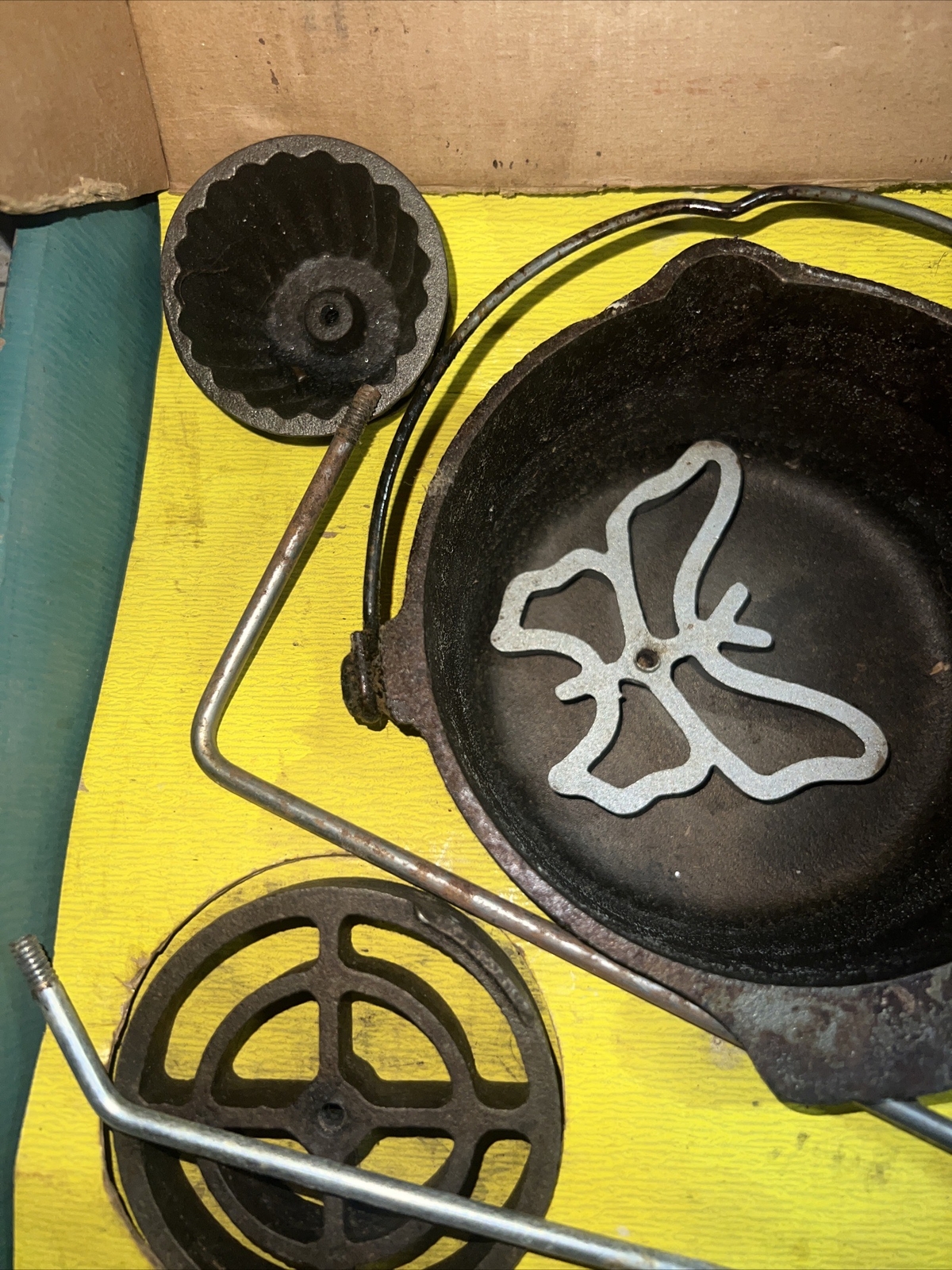 GRISWOLD Cast Iron Deep Patty Bowl Wire Bail Handle, Patty Mold Set eBay