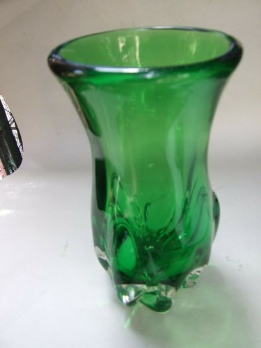 Jarrón vintage de vidrio artístico de Murano con estuche verde pesado de los años 50 estudio de mediados de siglo - Imagen 10 de 12