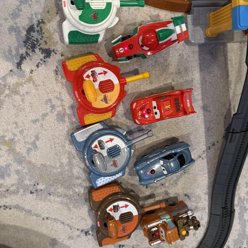Geotrax DISNEY PIXAR CARS Lot Eiffel Tower Grand Prix Big Bentley Track McQueen  - Image 2 of 4
