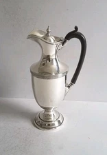 ELEGANT, ANTIQUE SOLID SILVER WATER / WINE JUG . 540gms.  HT. 26.8cms. LON. 1919