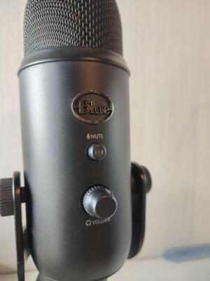 Blue Yeti Blackout USB Directivity 4 mode Condenser Microphone