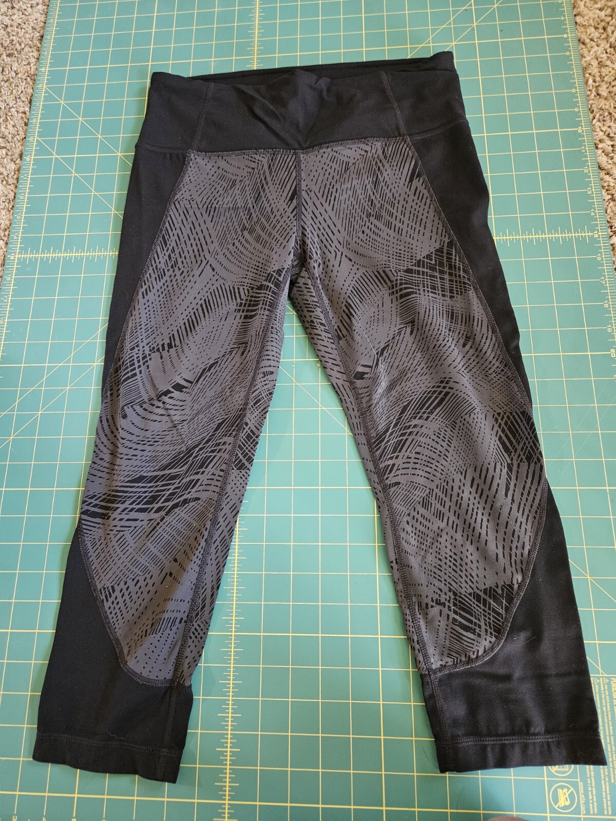 ATHLETA Activewear Compression Capri Leggings Gra… - image 1