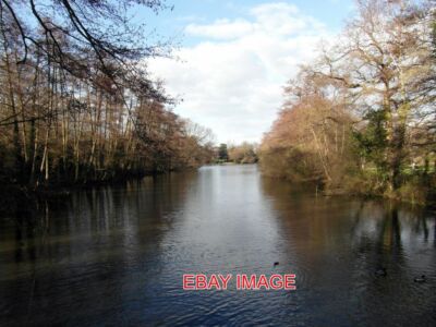 PHOTO  READING UNIVERSITY RIVER (2)