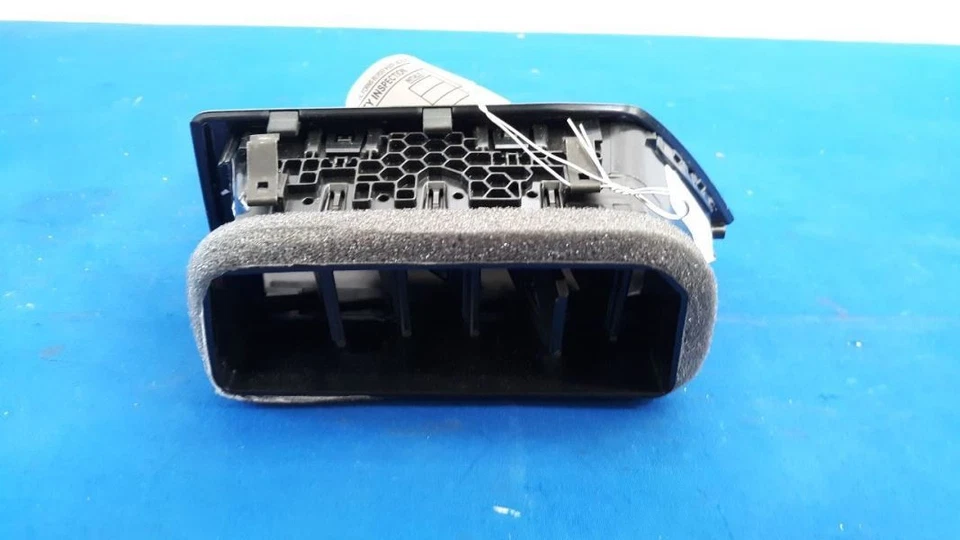 21 2021 VOLKSWAGEN JETTA OEM DASH AC HEAT VENT BEZEL 17B819704 - Image 3 of 4