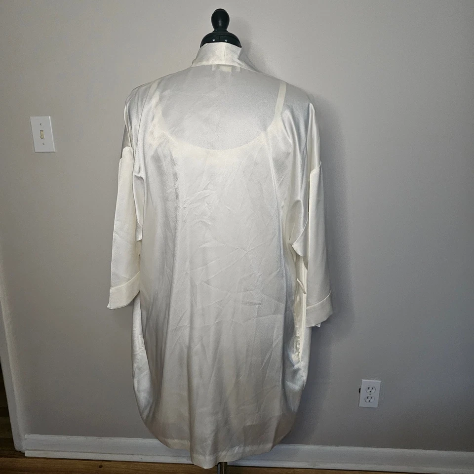 Camisón corto y bata Christian Dior satinado crema 2 piezas con logotipo de CD Foto 4 de 4