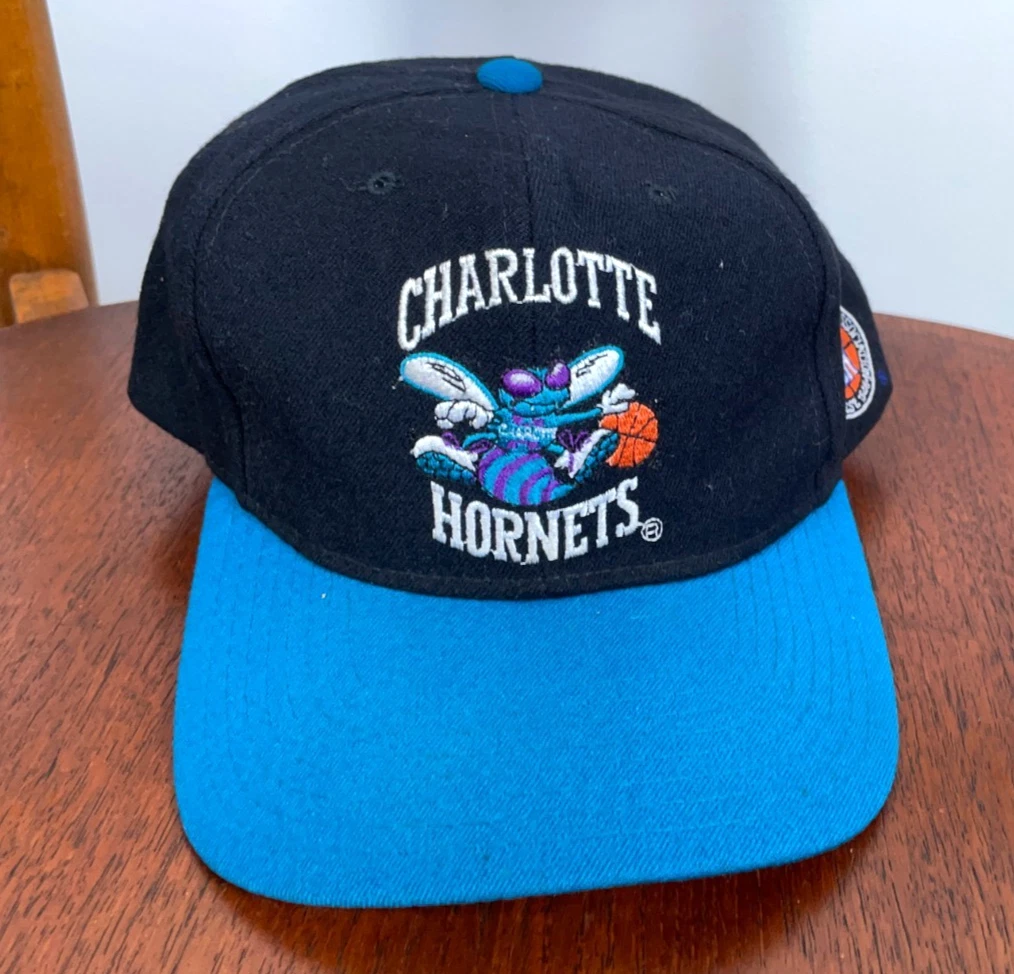 Preços baixos em Starter Charlotte Hornets Preto Roupas e