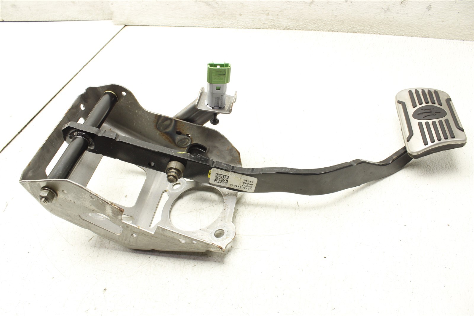 2015 Maserati Ghibli Brake Pedal Assembly 06700311050 Factory OEM 14-19
