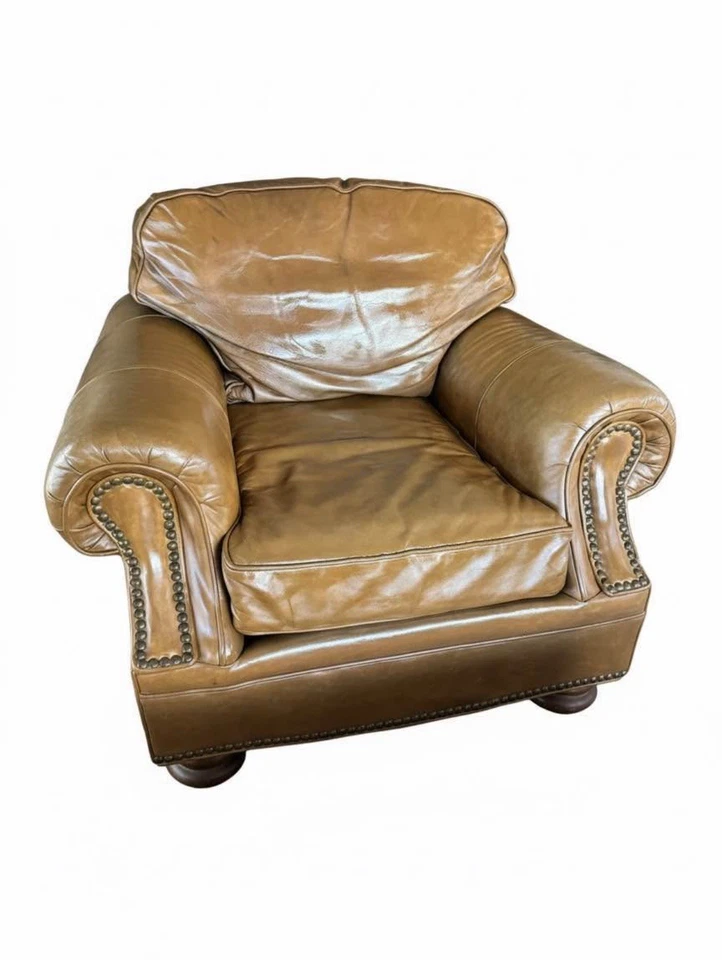 Silla Club Drexel Heritage Cuero - Recoloreada, Reparación Menor, Desgaste Vintage Foto 3 de 4