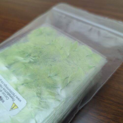 Hareline CDC Oiler Puffs-Fly Tying Cul de Canard Feathers - Pale Olive- 35x - Picture 3 of 4