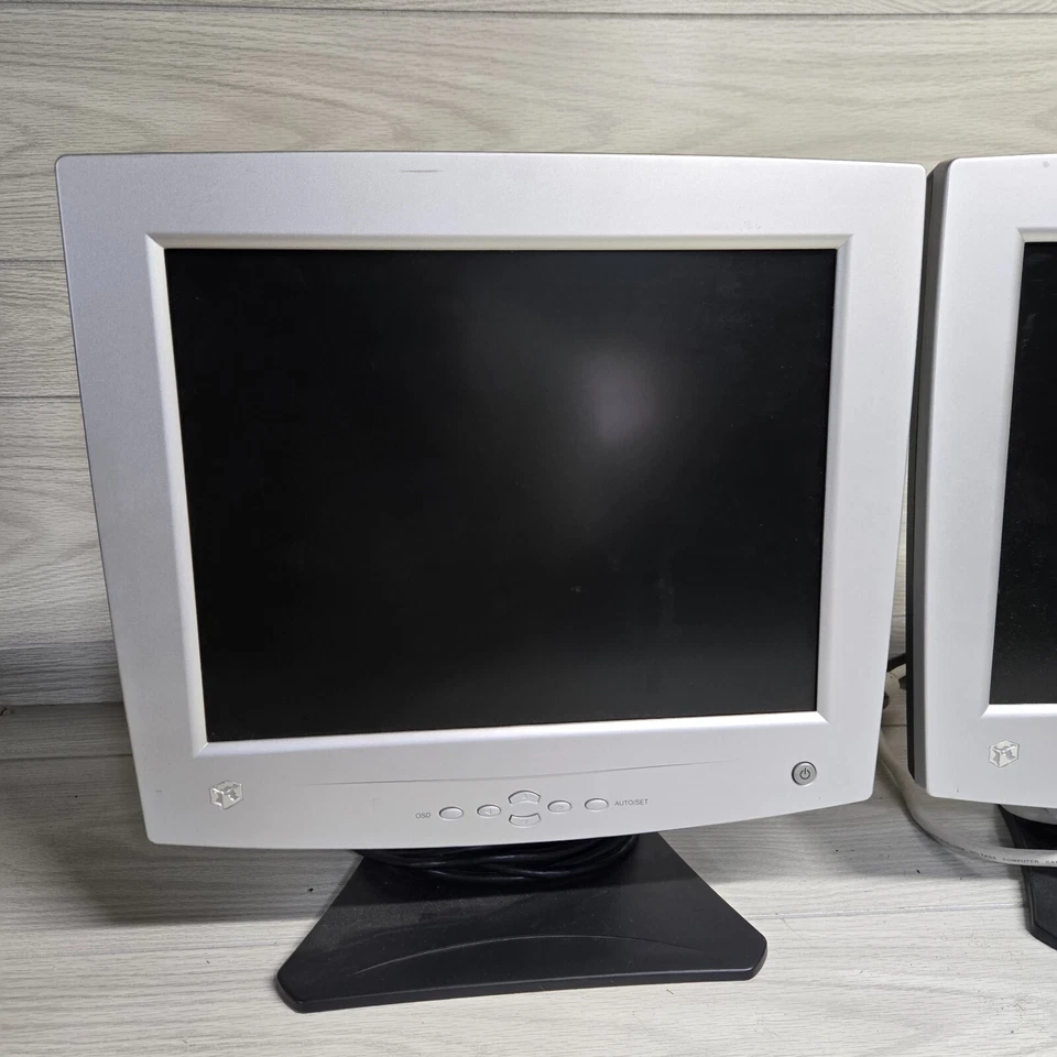 *TWO* Gateway - FPD1530 - 15" - LCD Gray Black Computer Screen Monitor w/Stand - Image 2 of 4
