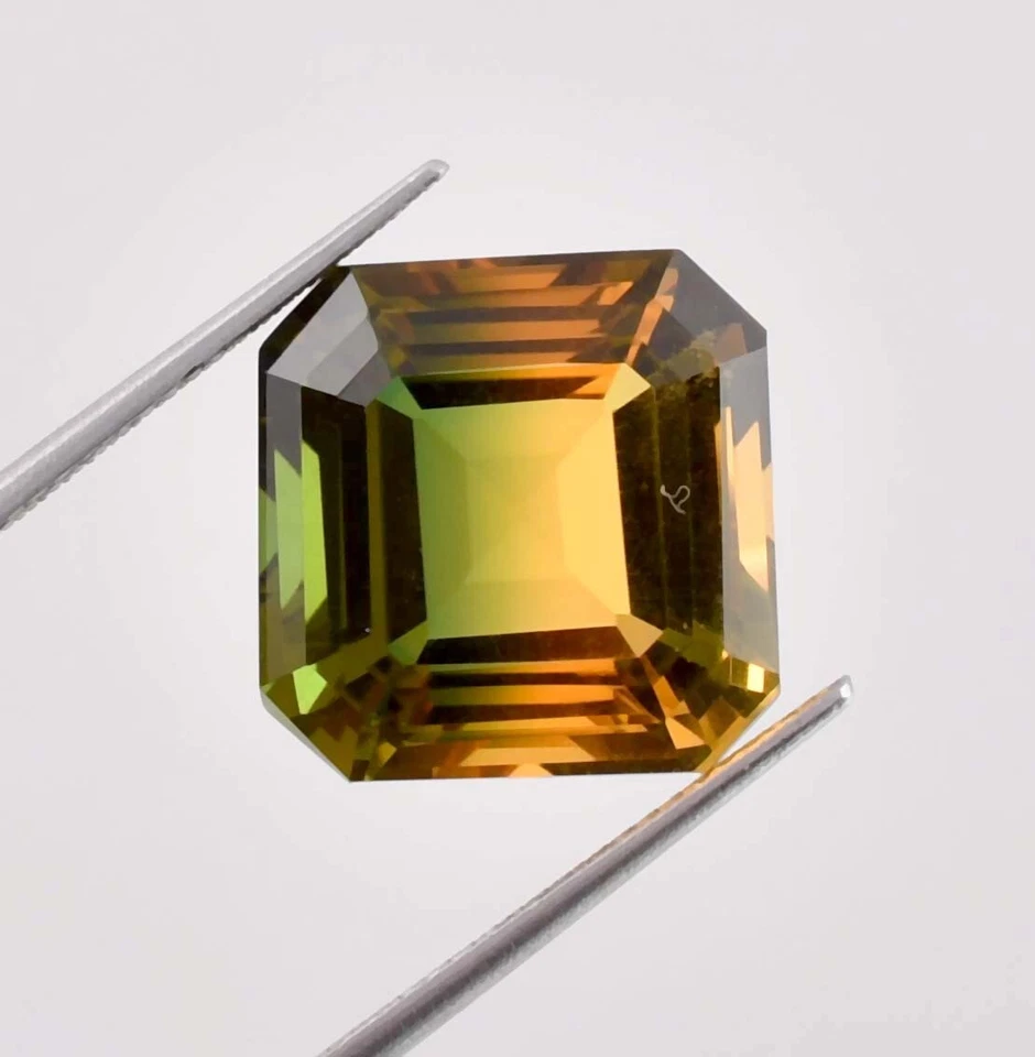 Сертифицированный натуральный двухцветный турмалин 14 x 14 мм квадратной огранки 13,10 карата - Изображение 3 из 4