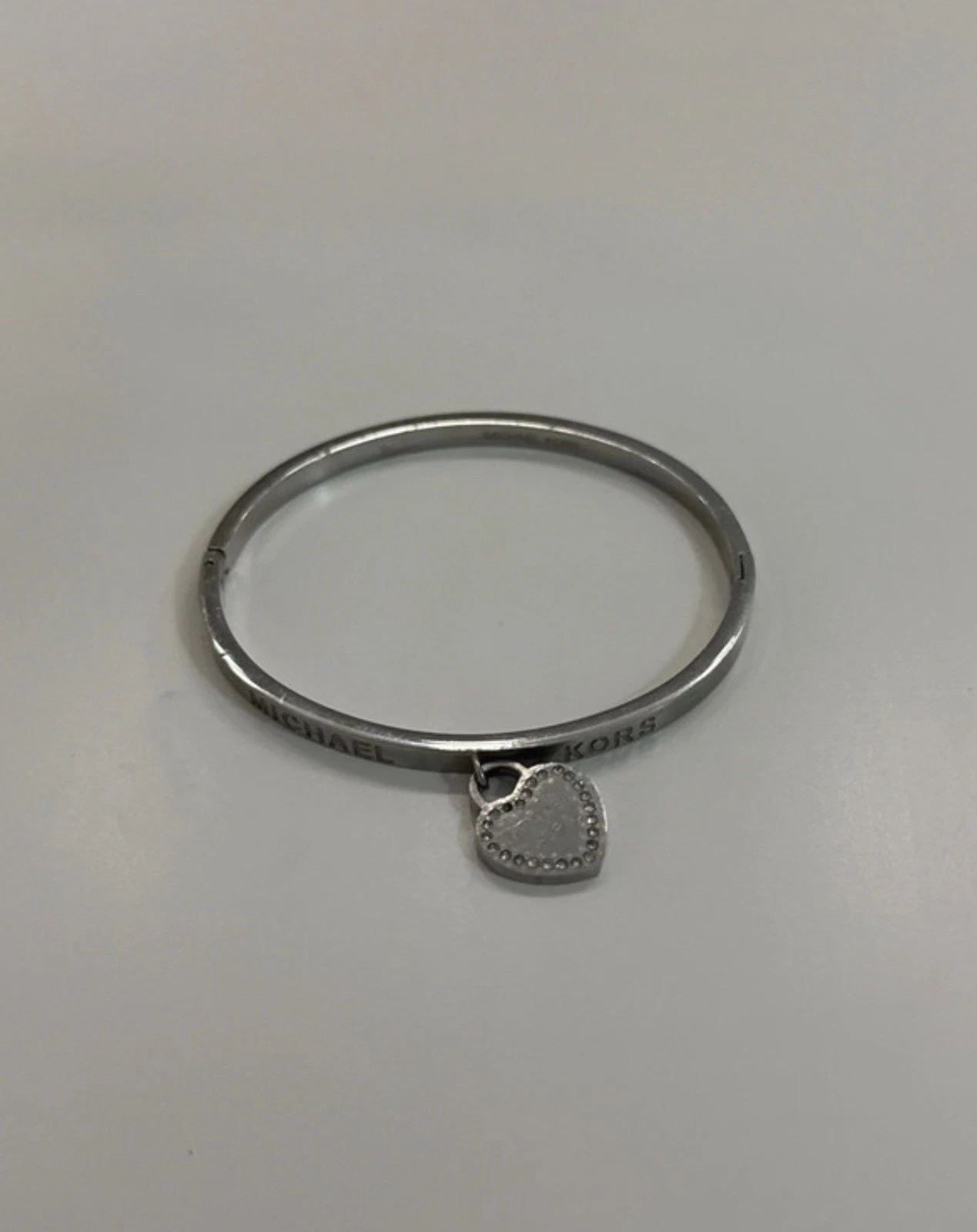 Bracciale Michael Kors con ciondolo cuore in argento