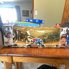 Brookfield Champions Two Truck Set Chevrolet Petty Earnhardt NASCAR 1:25 Diecast