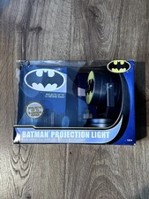 BATMAN BAT SIGNAL PROJECTION LED LIGHT TABLE LAMP FROM DC COMIC BRAND NEW IN BOX