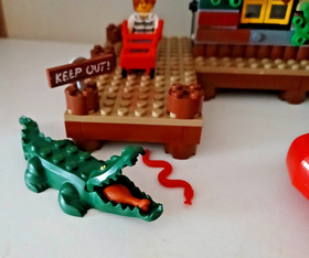 LEGO 60068 CITY Crooks' Hideout 100% Complete -online instructions-stickers on