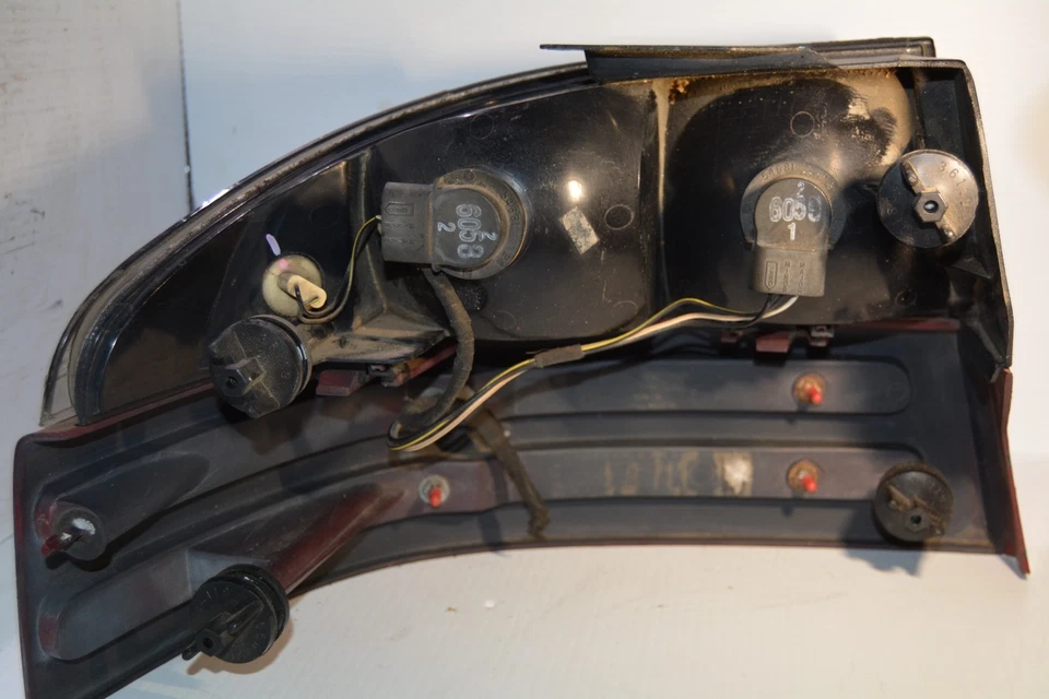 Luz trasera derecha del pasajero Dodge Intrepid 1995-1997 OEM, 166-01477B Foto 2 de 4