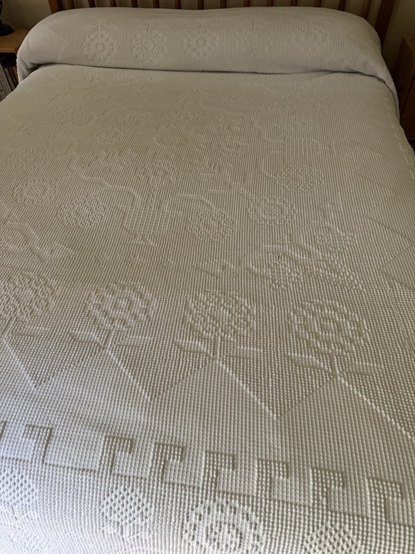 Vintage White Hobnail Bedspread Fringe Full Queen 94x87 Cottage Farmhouse