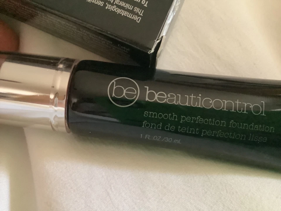 Beauticontrol Smooth Perfection Foundation Shade Y5* New in Box - Image 3 of 3