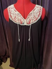 Lace Accent Tank Top - L