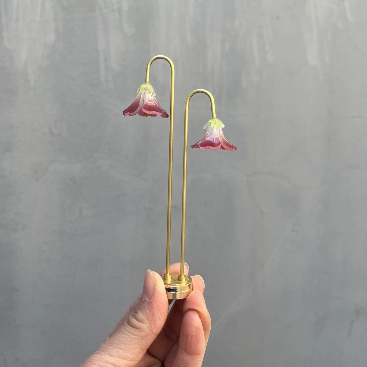 Dollhouse Lights Mini Lámpara De Mesa Para Casa De Muñecas – Escala 1:12, Funciona Con Pilas, Realista Y Sin Cables (Blanco)