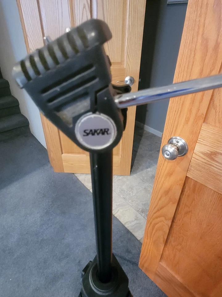 SAKAR TRIPOD TR-2L Lightweight With 2 Way Head. Black. - Image 3 of 4