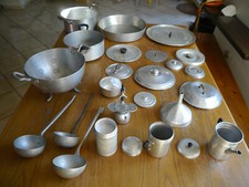 Lotto vecchi oggetti utensili alluminio cucina contenitori caffettiera mestoli