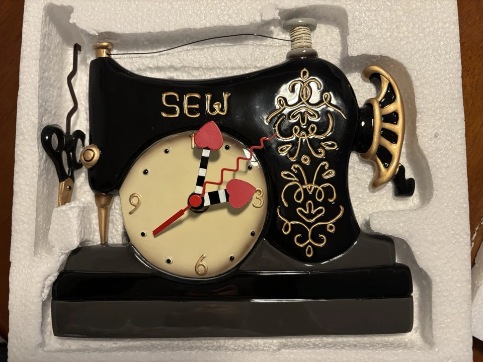 Reloj de pared estándar Allen Designs vintage Stitch Clock Foto 4 de 4