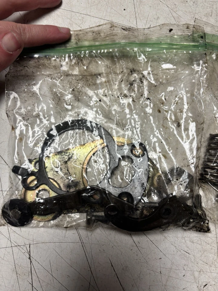 Suzuki GS 450 1981 varios pernos y piezas de embrague Foto 2 de 4