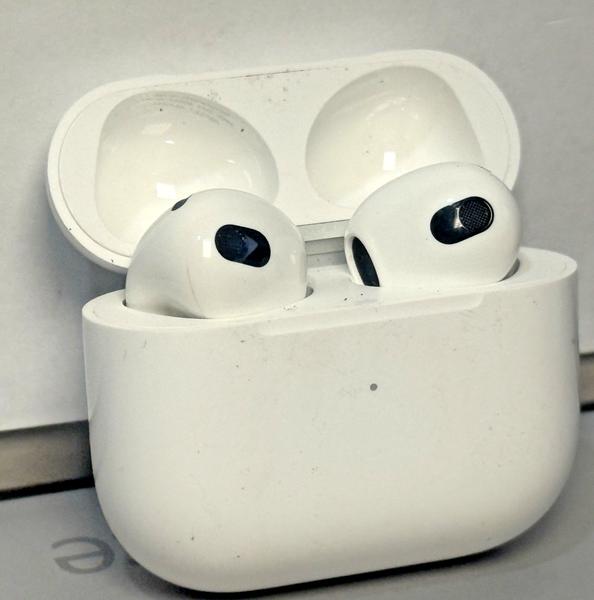 Apple AirPods 3ª Generación con Estuche de Carga MagSafe Set Auténtico 4