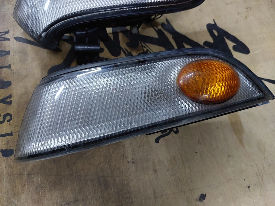 JDM Nissan Cefiro OEM 1988-1994 A31 Corner Lights Indicator Signal - Image 3 of 4