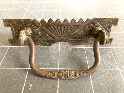 Pair Vintage Victorian/Eastlake Antique Brass Drawer Pulls - 第 3/13 張圖片