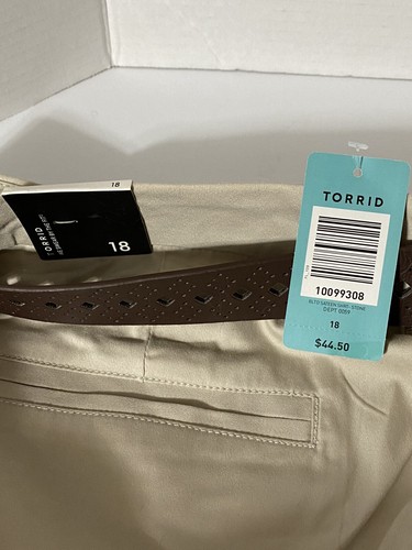 Torrid Women’s Size 18 Short Shorts New W/ Tag Hot Pants Belt Beige/Stone - Picture 14 of 17