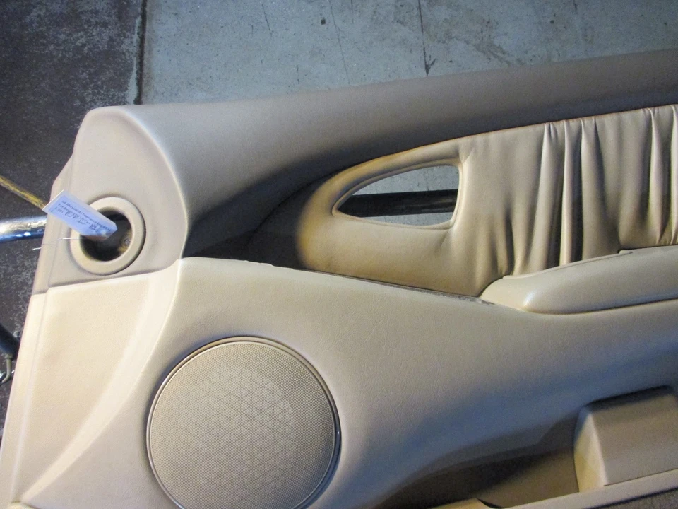 Оригинальная правая передняя пассажирская боковая дверная панель 2004 Mitsubishi Diamante (Tan-370) - Изображение 2 из 4