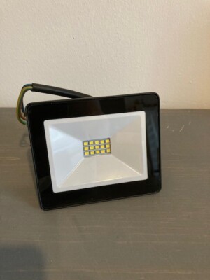 LED Strahler 800 Lumen IP 65, 10W, 4000 K Neutral Weiß 230 V 50Hz 106 x 115 mm