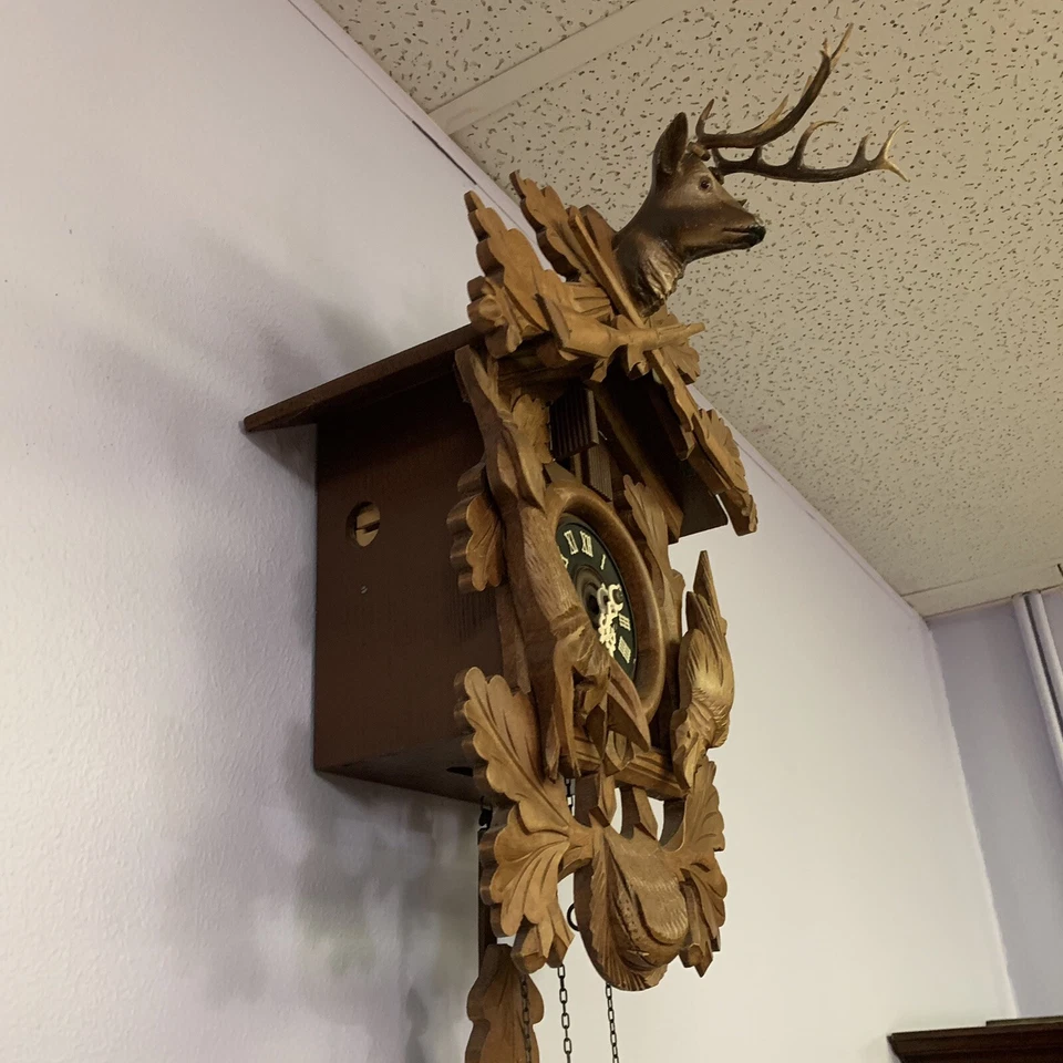 Reloj de cuco cazador ATQ Schatz Selva Negra alemán tallado a mano nogal 20" 1 día Foto 3 de 4