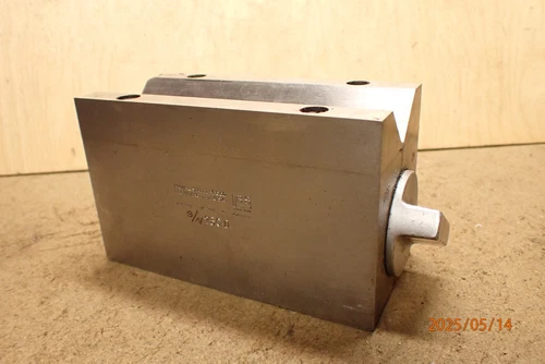 LOT 407; BROWN AND SHARPE MAGNETIC V-BLOCK MACHINIST JIG FIXTURE TOOLING