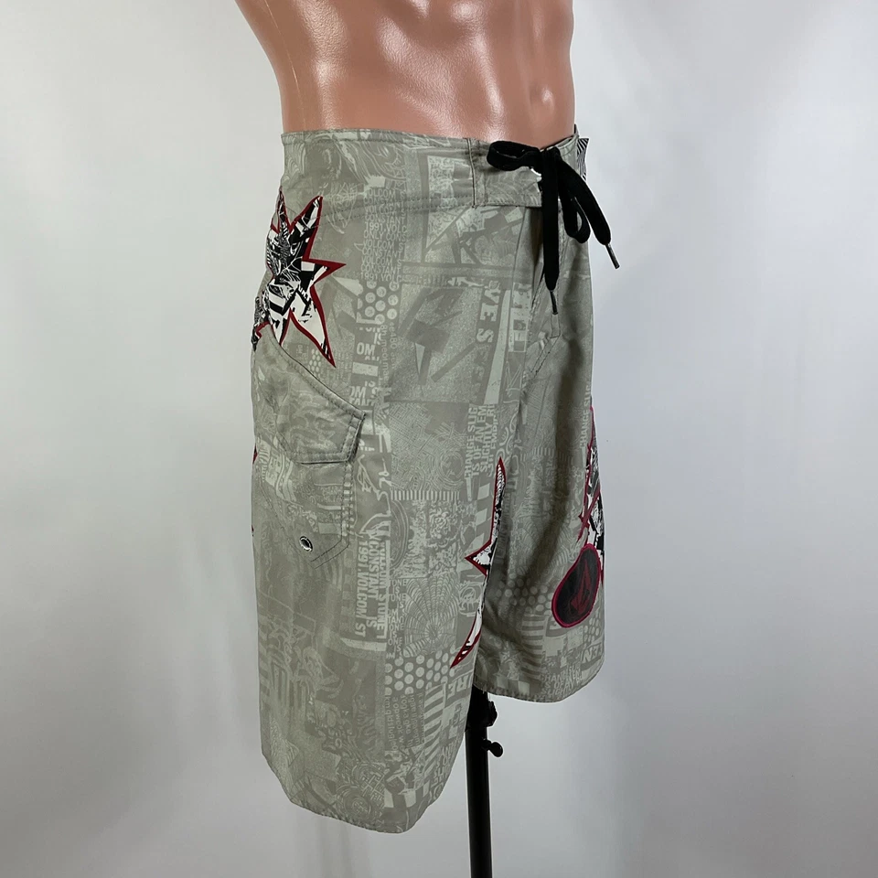 VINTAGE 90S VOLCOM BRUCE IRONS MOD TECH GRAY STARS BOARD SHORTS MENS 33 X-LONG - Image 4 of 4