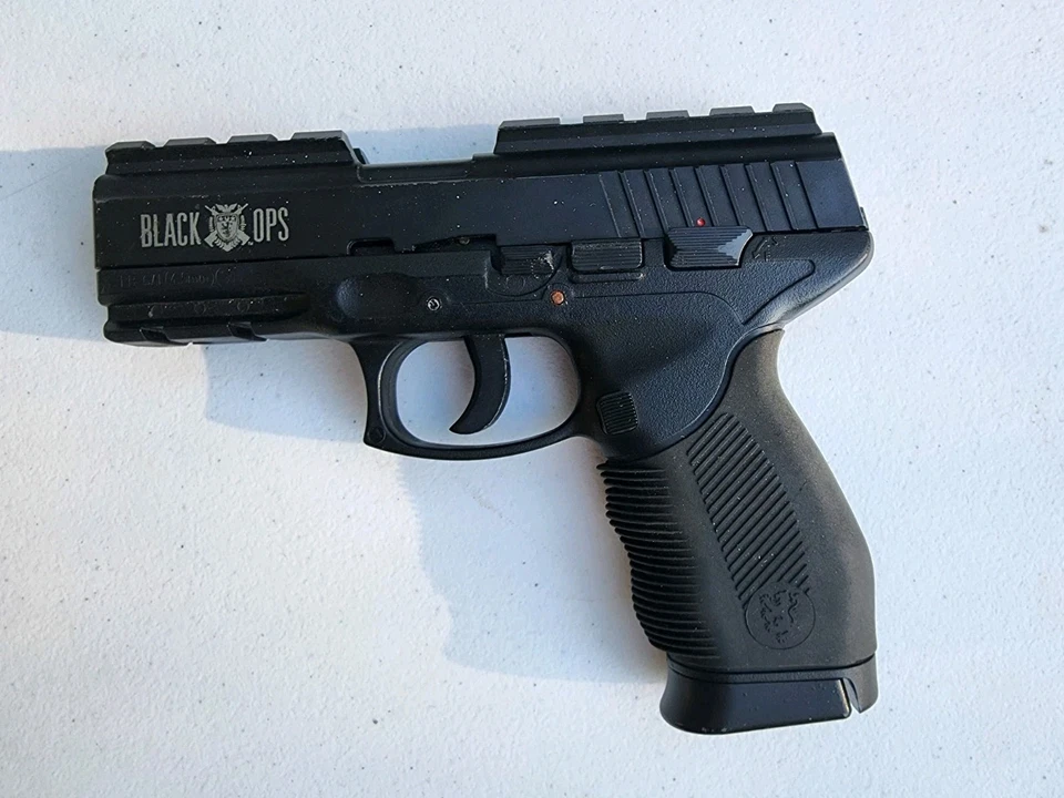 Pistola Black Ops Kwc Co2 Foto 2 de 2