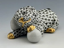 🦋 MINT HEREND Puppy Dog W/ Ball Black Fishnet Figurine