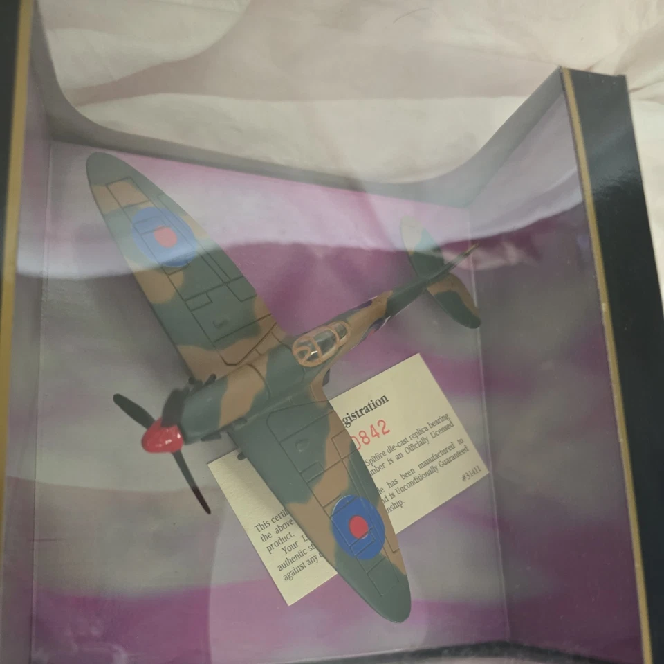 Vintage New Maisto Flyers Special Edition 1:72 MK II Spitfire WWII RAF Fighter - Image 3 of 4