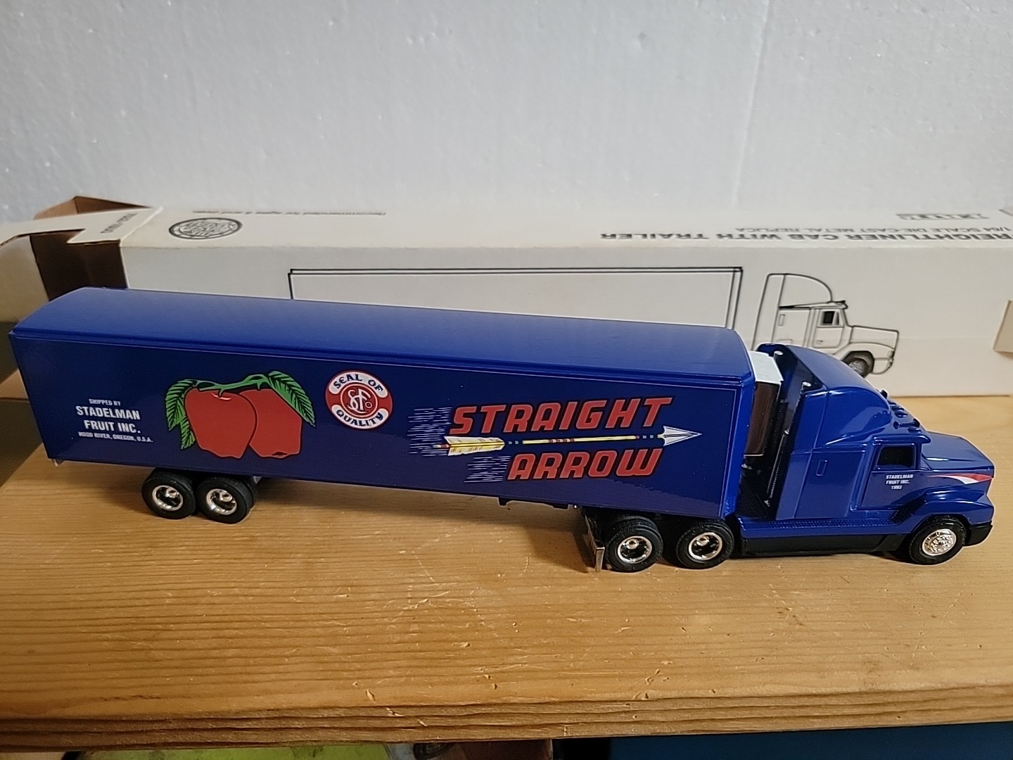 ERTL 1/64 Freightliner Semi Trailer Diecast Stadelman Fruit-image