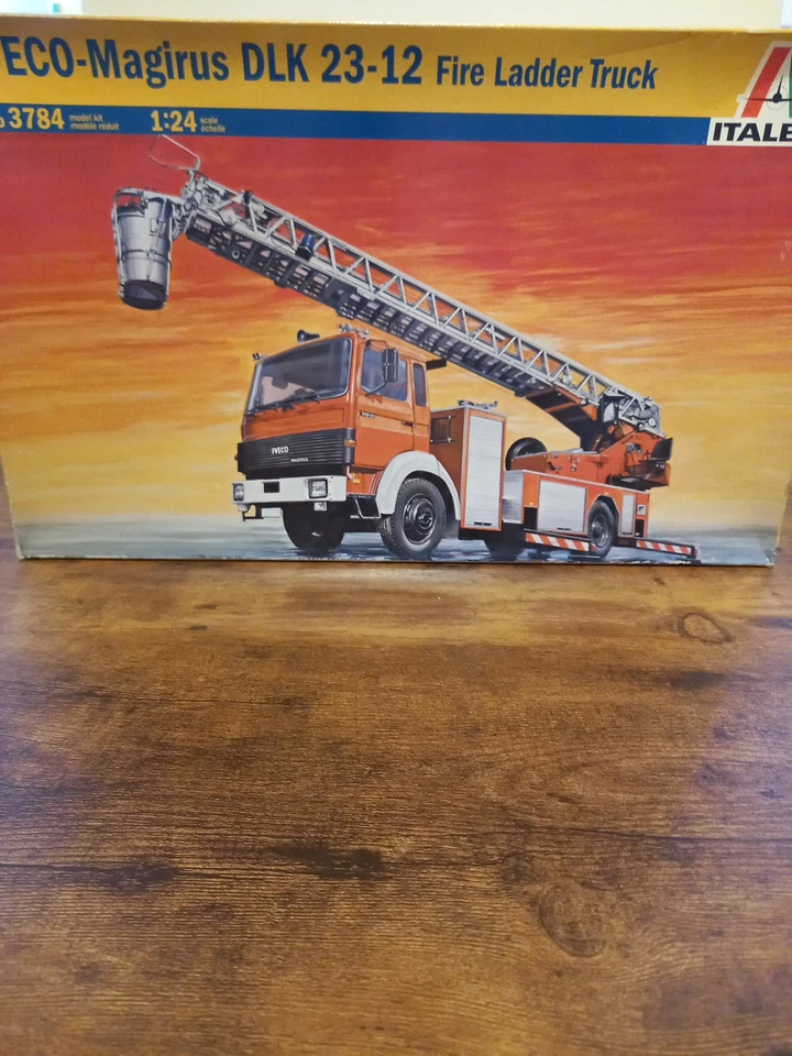 ITALERI No 3784 Iveco-Magirus DLK 24-12 Fire Ladder Truck Model Kit 1/24 - Image 3 of 4