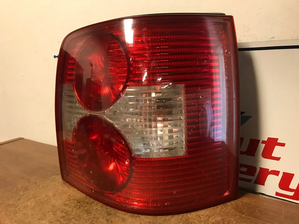 2003 VOLKSWAGEN PASSAT RIGHT/PASSENGER TAIL LIGHT #626 OEM - Image 2 of 4